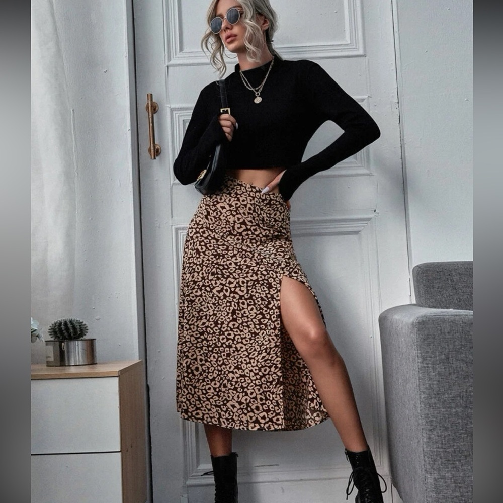 Brand new never worn high rise skirt with slit